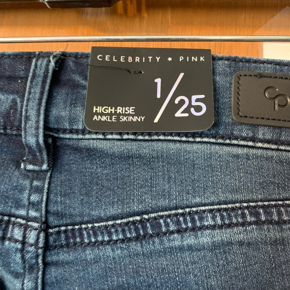 High Rise Distressed Jeans - Picture 4 of 5